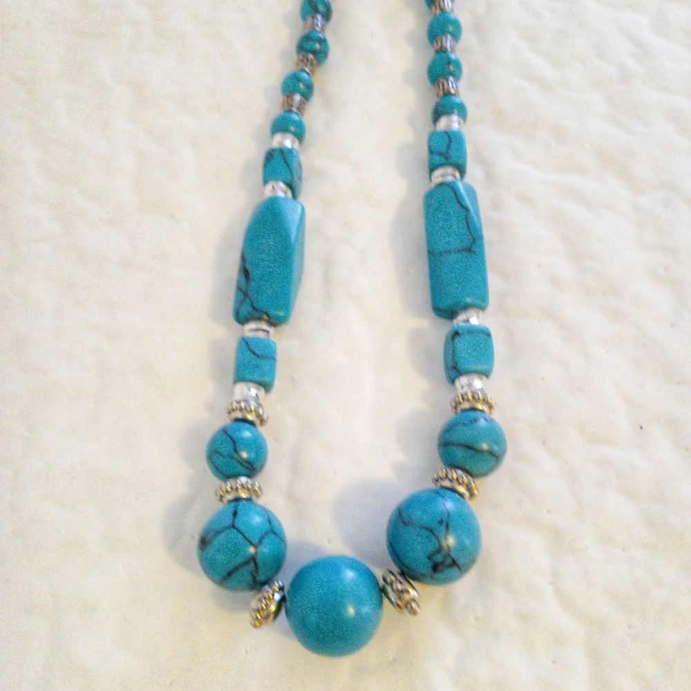 Elegant Turquoise Beaded Necklace